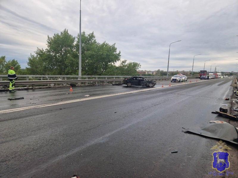 В Самаре "четырнадцатая" разбилась о тягач Sitrak