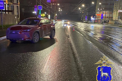 В Самаре женщина на "Лексусе" сбила выходящего из трамвая школьника