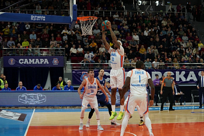 Баскетбольная "Самара" дала бой чемпиону