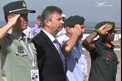 Участники чемпионата мира по плаванию среди военнослужащих почтили в Самаре память погибших солдат