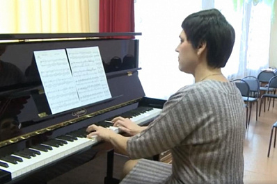 Впервые за 30 лет детям октябрьской школы искусств сделали музыкальный подарок