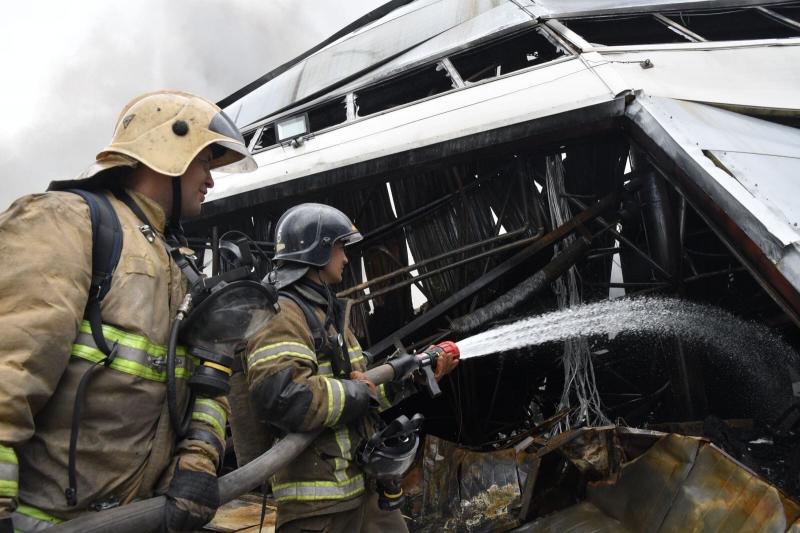 Фоторепортаж с места крупного пожара в Самаре