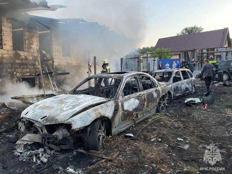 Ночью в Тольятти сгорел дом, баня и две машины