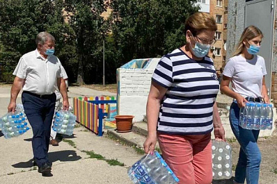Сгоревший в огне лес для каждого из нас - личная трагедия: жители и активисты "Единой России" принимают участие в ликвидации последствий лесного пожара