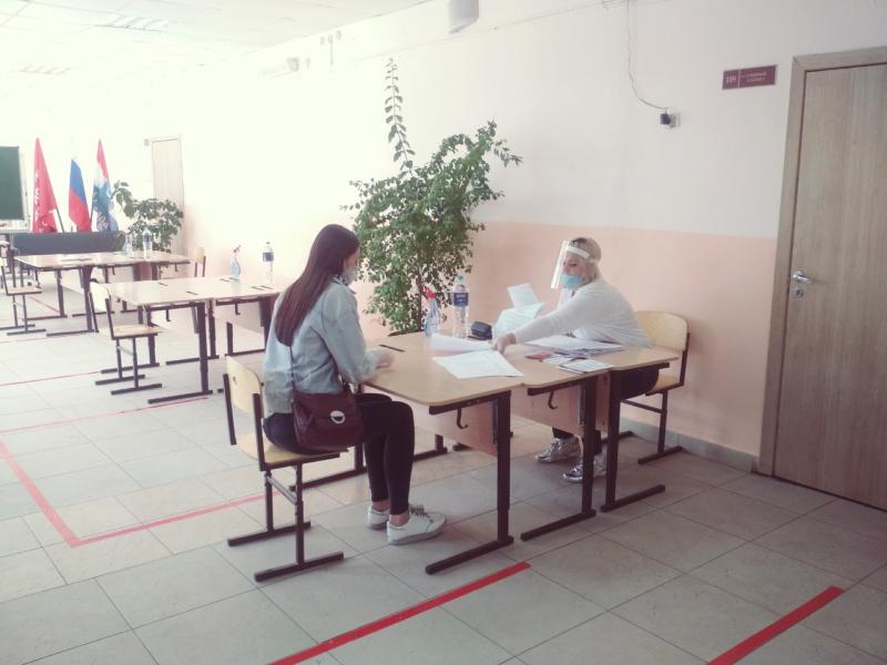 Фото: как выстроены меры безопасности на избирательных участках в Самарской области