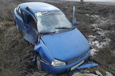 В Самарской области автоледи на "Калине" улетела в кювет