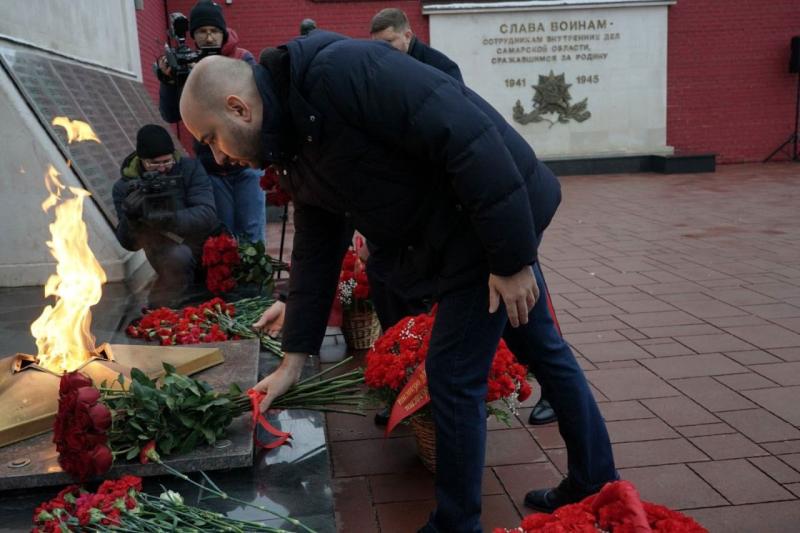 Жизнь за других: в Самаре почтили память погибших на службе полицейских