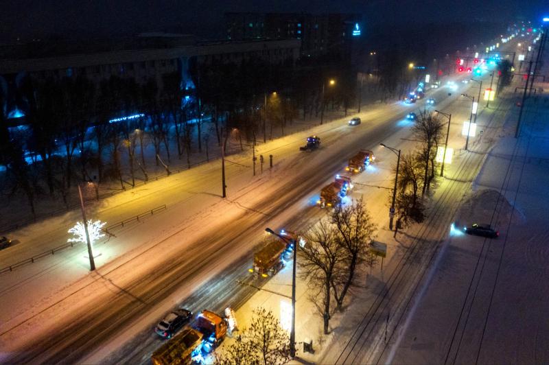 В Самарской области с последствиями снегопада борются больше 300 дорожных машин