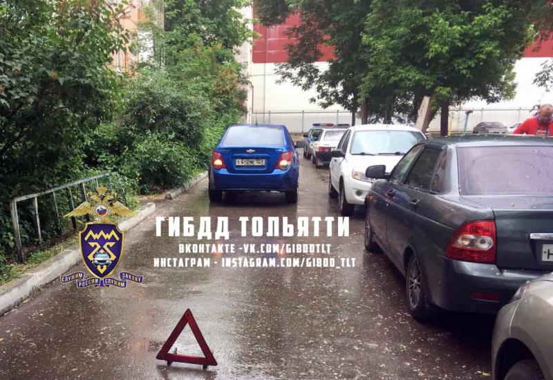 В Тольятти иномарка сбила ребенка, который выбежал на проезжую часть