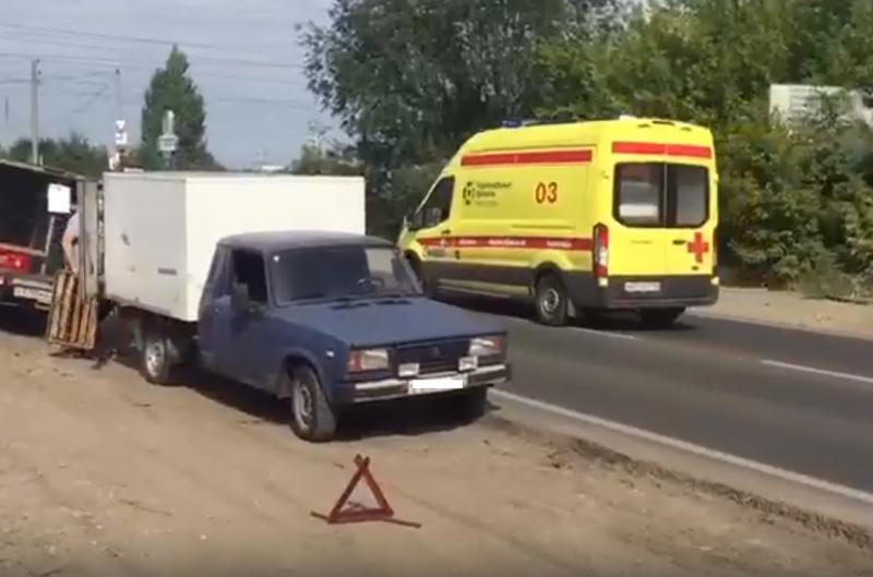 В Тольятти водитель автомобиля "ВИС" сдавал назад и сбил пенсионерку на обочине