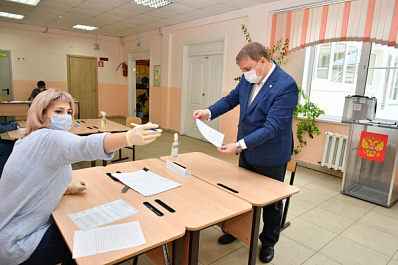 Наблюдатель Надежда Благова: "Члены избирательной комиссии действуют грамотно"