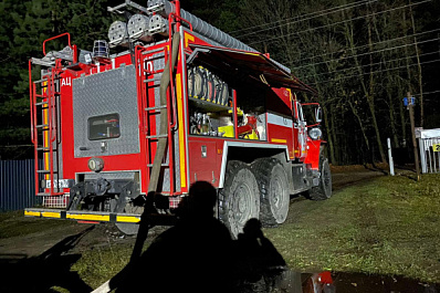 12 мая в Самарской области тушили баню и траву около дороги