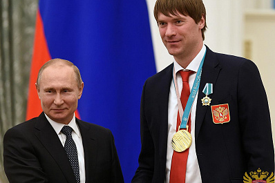 Экс-игроки ХК «Лада» получили из рук президента Владимира Путина награды