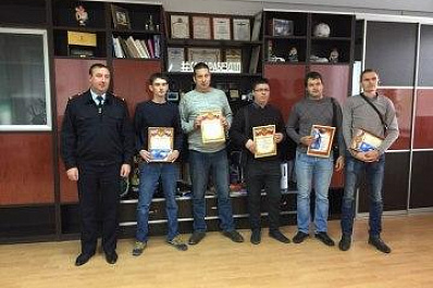 Самарские полицейские наградили таксистов за оказанную помощь