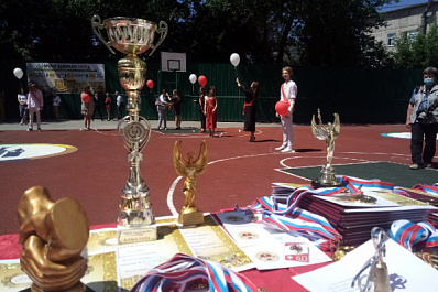 Выпускникам школ Самарской области вручают аттестаты