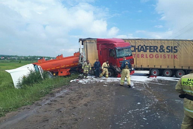 В Самарской области бензовоз столкнулся с грузовиком
