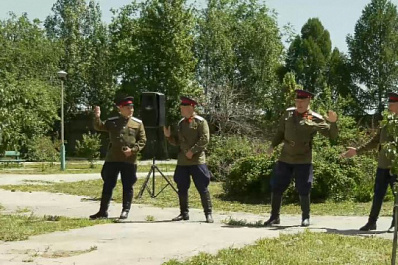 Казаки исполнили для постояльцев госпиталя ветеранов войн песни, посвящённые ВОВ