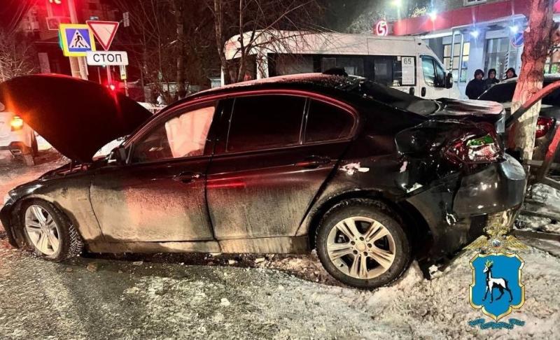 В Сызрани после столкновения "двенадцатой" и BMW погиб парень-пешеход