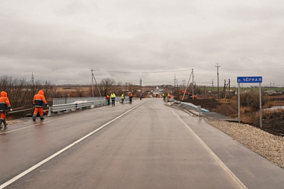 В Волжском районе открыли движение на мосту через реку Черную