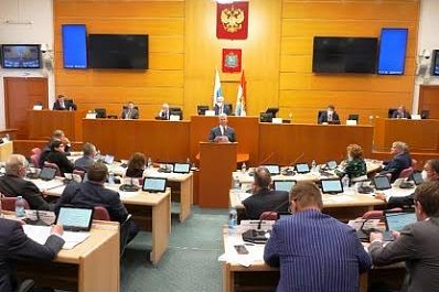 Депутаты губдумы единогласно поддержали инициативу Дмитрия Азарова о возобновлении выплат ветеранам