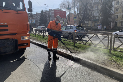 Самарские дороги очищают пылесосы