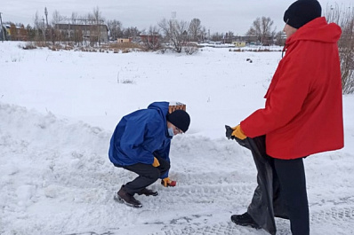 Волонтеры убрали мусор около кинельских озер 