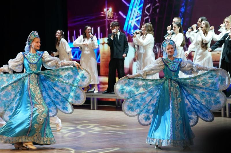 Вячеслав Федорищев вручил знак "Почетный гражданин Самарской области" Олегу Кононенко