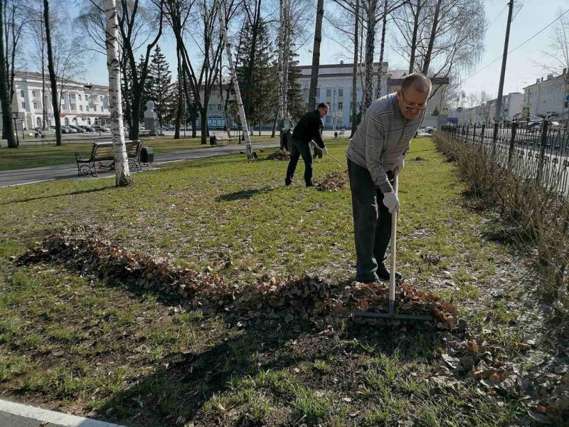 В Жигулевске "прихорашивали" территорию Больничного парка для включения в проект благоустройства