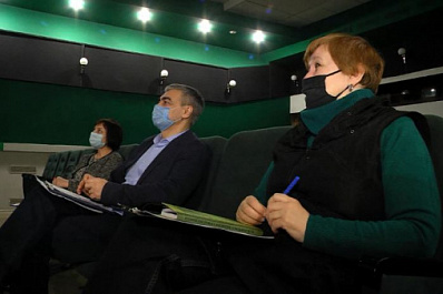 Жюри фестиваля "Театральное Приволжье" отсматривают работы участников окружного этапа