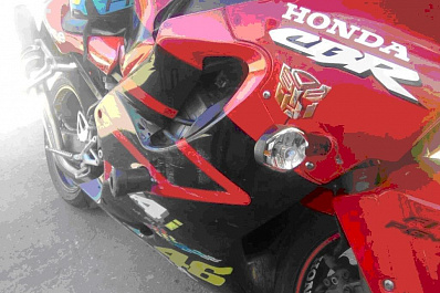 Автоледи на Шкоде нарушила ПДД и сбила мотоциклиста с пассажиркой в Самаре