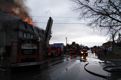 Площадь пожара в Самаре на ул. Промышленности достигла 500 кв. м