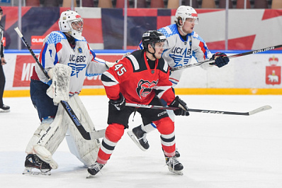 Самарские хоккеисты в гостях уступили пермскому "Молоту"