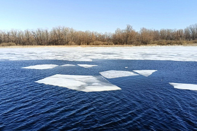 Инспектор ДПС спас рыбака на льду 