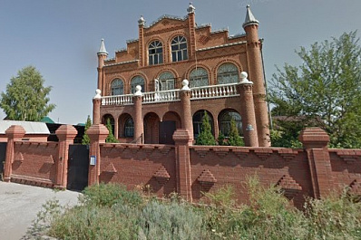 В Самаре продают замок с винтовой лестницей и башенками