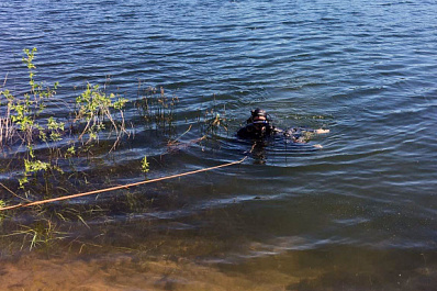 В Самарской области водитель утонул в съехавшем в озеро автомобиле утром 12 июня