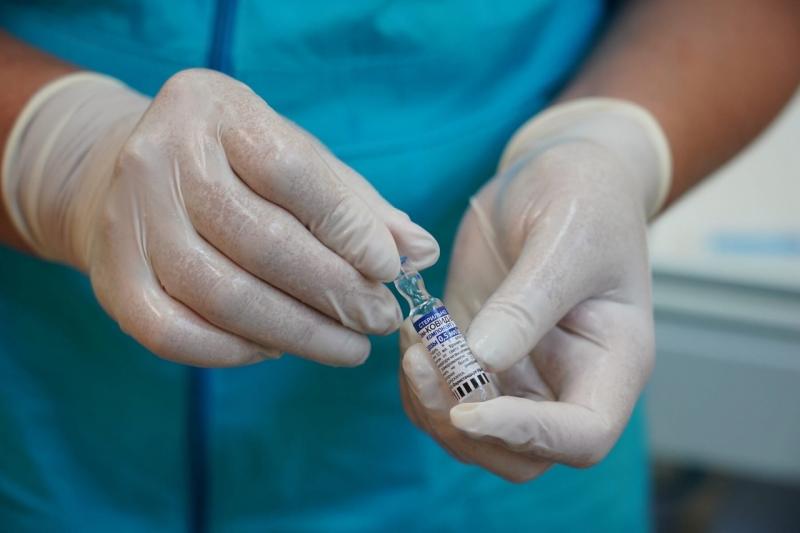 "Прививаюсь в четвертый раз": в Самарской области активно вакцинируют людей от коронавируса