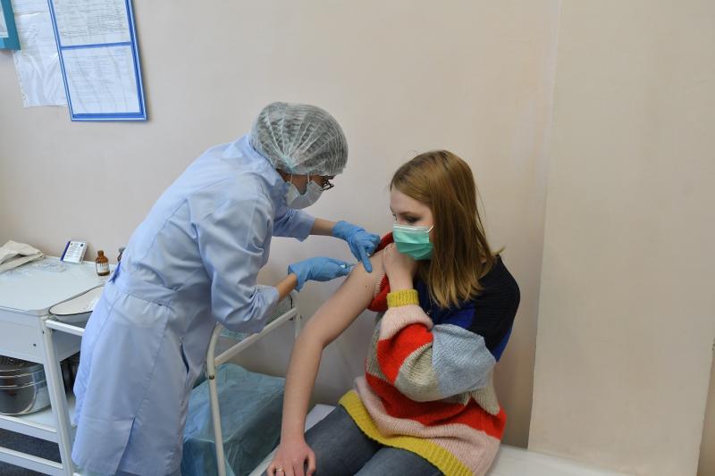 Почти 240 тысяч жителей Самарской области прошли повторную вакцинацию от COVID-19