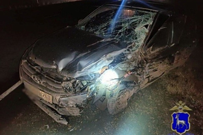 В Самаркой области на трассе "Гранта" на скорости врезалась в КамАЗ, вставший поперек дороги