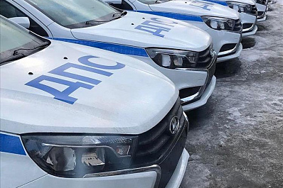 Гаишникам разрешили курить и останавливать машины в любом месте на дороге