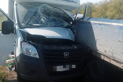 В Самарской области на трассе столкнулись три грузовых автомобиля