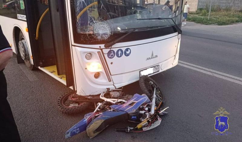 В Тольятти два подростка на мотоцикле попали под автобус