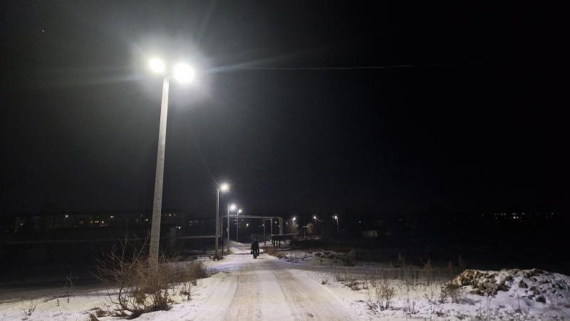 В Чапаевске на улице Толстого установили освещение и благоустроили дорогу 