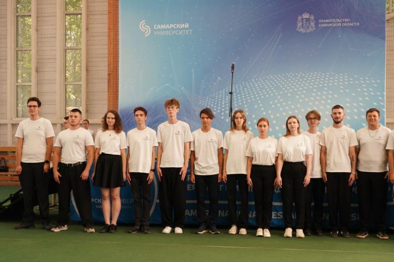 Губернатор Вячеслав Федорищев спел гимн с самарскими студентами