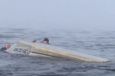 В Самаре лодку с рыбаками протаранила баржа 