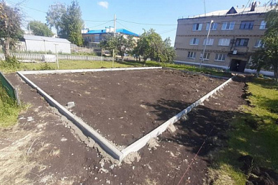 В селе Кошки Самарской области обустраивают новую детскую площадку 