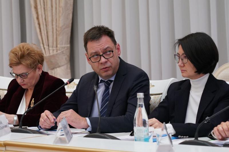 Повышение производительности труда и автоматизация процессов: Вячеслав Федорищев 20 ноября провел заседание Правительства Самарской области