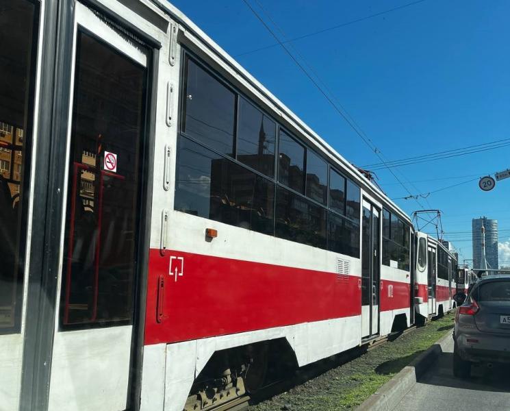 В Самаре в утренний час пик из-за падения пассажира встали трамваи на проспекте Ленина