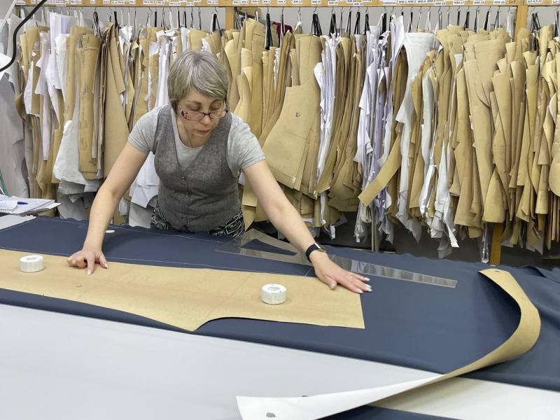 Корпоративная одежда и спальные мешки для военных: самарская швейная фабрика оперативно перестраивает бизнес-процессы с господдержкой