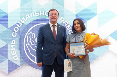 Дмитрий Азаров вручил госнаграды лучшим работникам социальной сферы