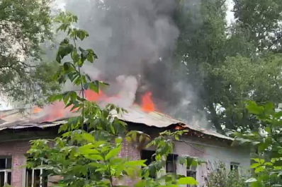 В Самаре тушат пожар в здании бывшей гуманитарной академии